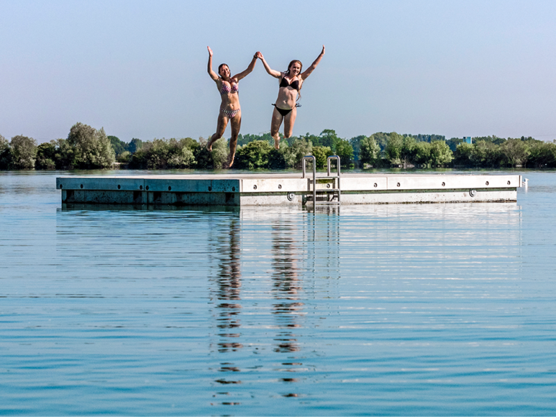 Draussen schwimmen