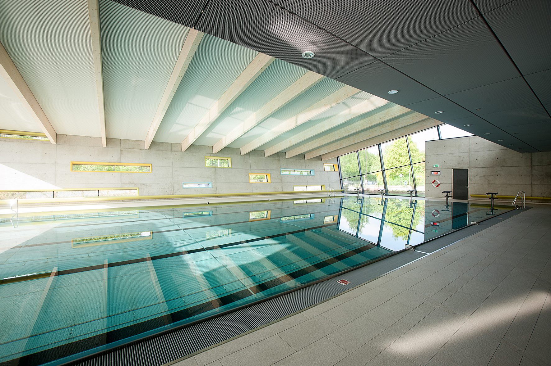 SchwE Lichtdurchflutet Lehrschwimmbecken Erding xxx